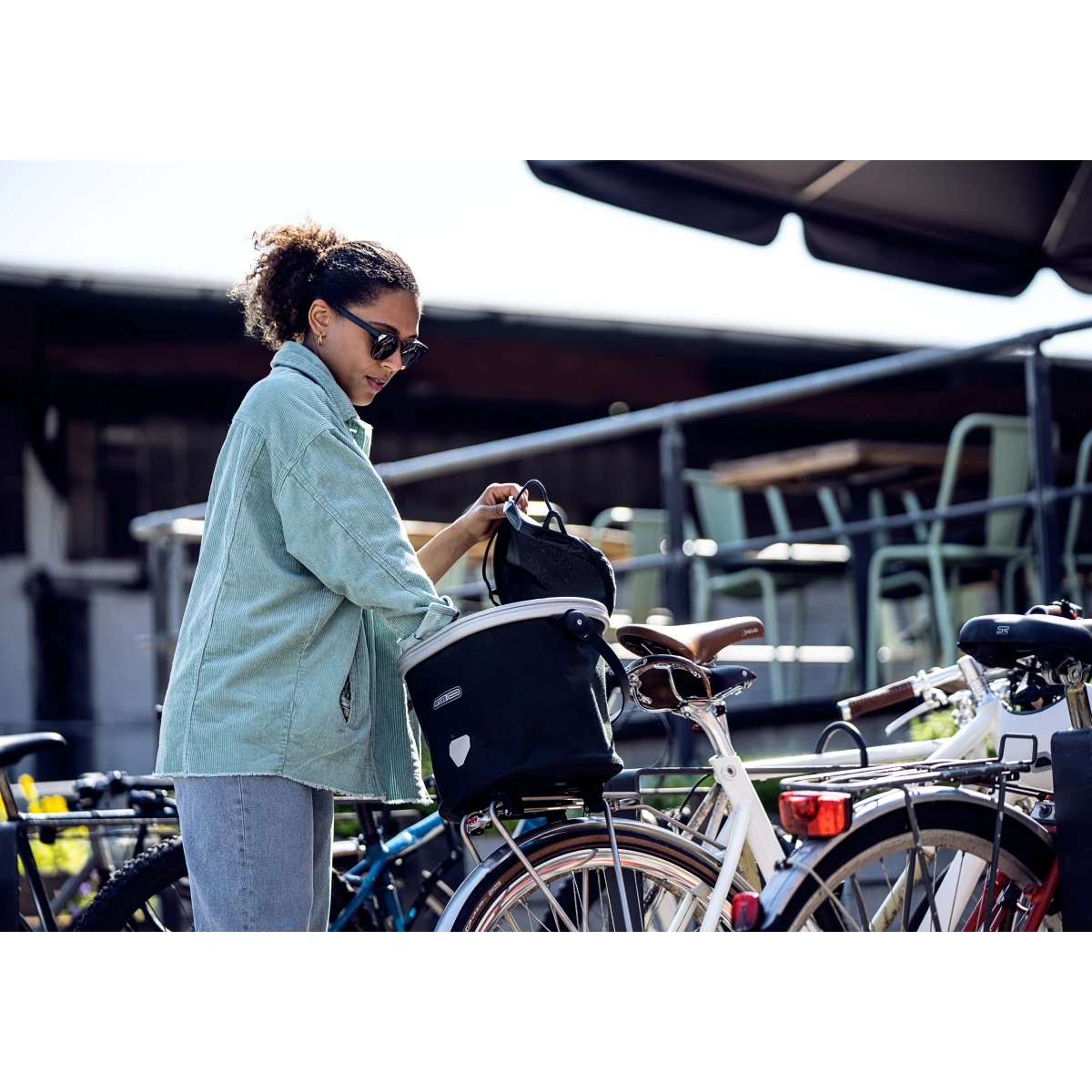 ORTLIEB Up-Town Rack Urban - Bike Basket - 17.5L - Ink 13 ORTLIEB Up-Town Rack Urban - Bike Basket - 17.5L - Ink - Image 11