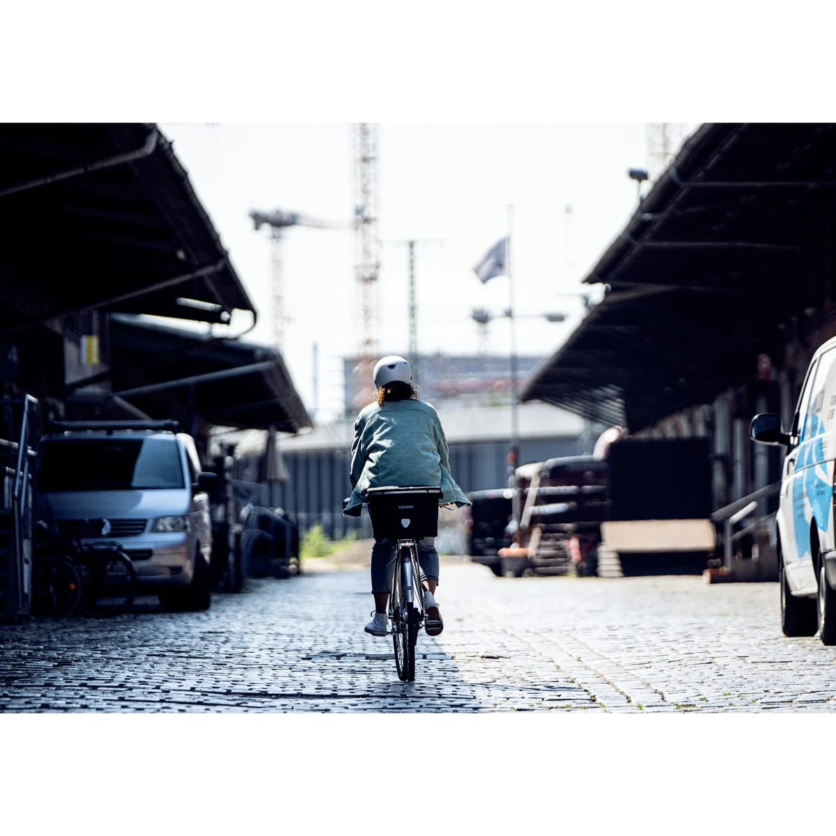 ORTLIEB Up-Town Rack Urban - Bike Basket - 17.5L - Pepper 11 ORTLIEB Up-Town Rack Urban - Bike Basket - 17.5L - Pepper - Image 9