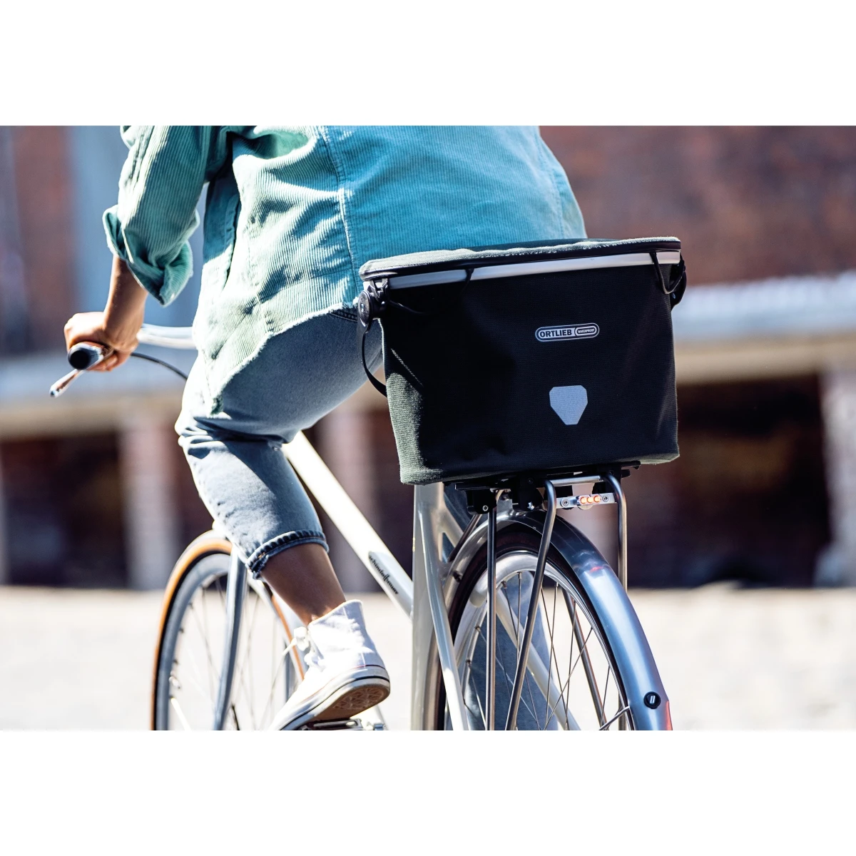 ORTLIEB Up-Town Rack Urban - Bike Basket - 17.5L - Pepper 13 ORTLIEB Up-Town Rack Urban - Bike Basket - 17.5L - Pepper - Image 11