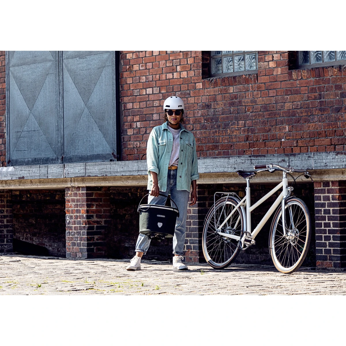 ORTLIEB Up-Town Rack Urban - Bike Basket - 17.5L - Ink 10 ORTLIEB Up-Town Rack Urban - Bike Basket - 17.5L - Ink - Image 8